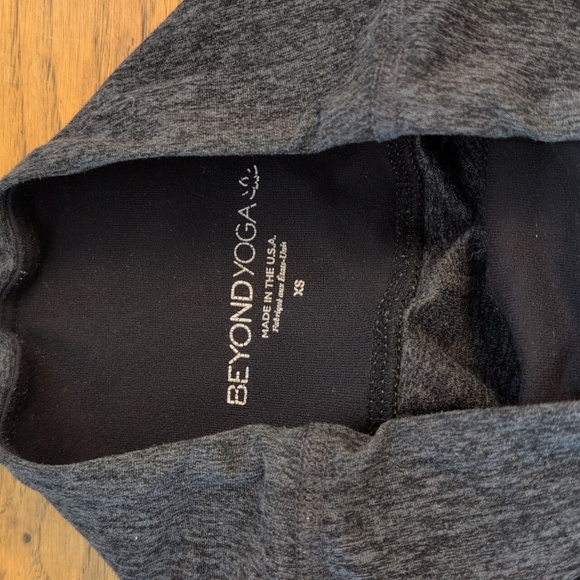 Beyond yoga gray leggings Xs - Picture 5 of 6